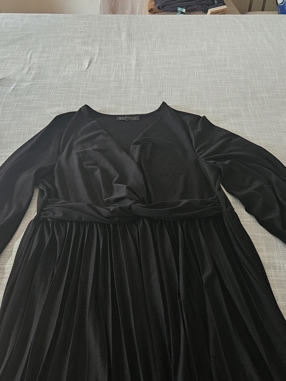 ELOQUII Black Twist-Front Pleated Midi Dress Long Sleeve V-Neck Plus Size - Picture 8 of 13